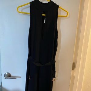 Fitted key hole dress with gold belt